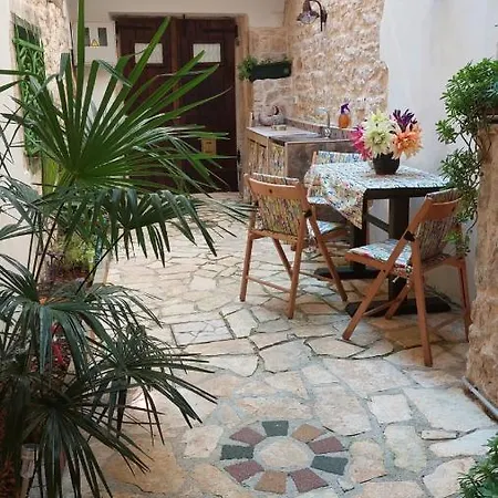 Apartment With Garden In Rovinj