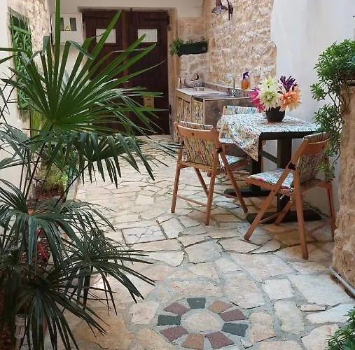 Daire With Garden In Rovinj