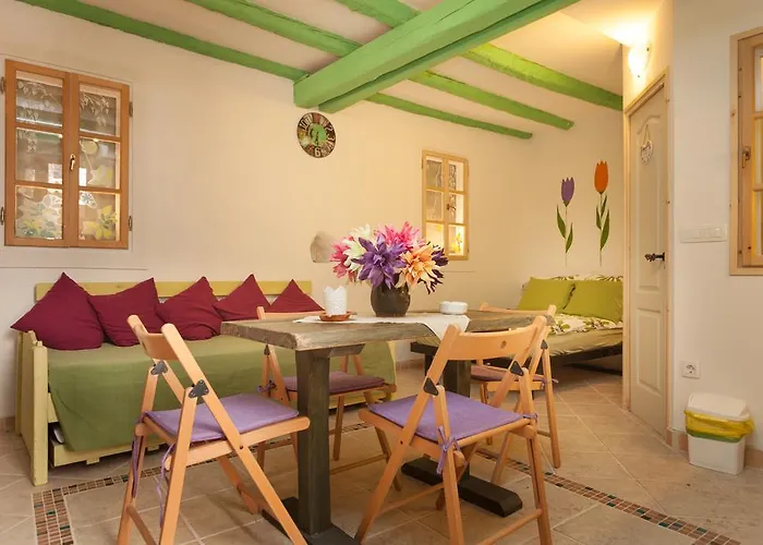 With Garden In Daire *